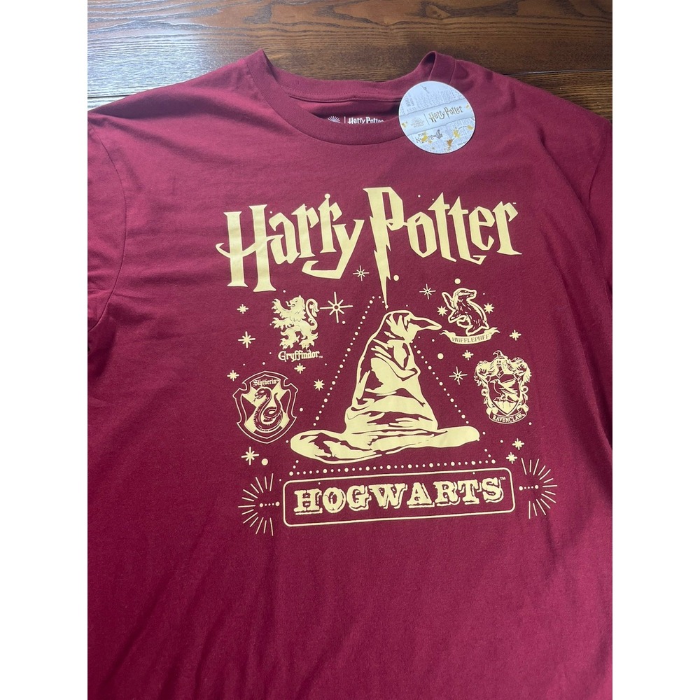 NEW Harry Potter Hogwarts Short Sleeve Graphic Maroon Shirt Mens Large NWT